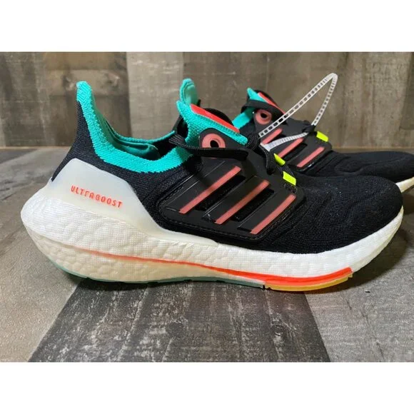 Adidas ULTRABOOST 22 J GIRL Big Kids SIZE 4 Sneaker cblack/turbo/mineus GY4516 - Picture 3 of 14